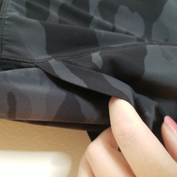 Athleta Salutation Stash Pocket 16.5" Skort Gray Camo S - Picture 3 of 8